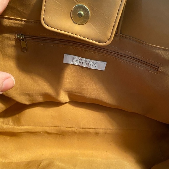 Kenneth Cole Reaction Purse (BU) - Picture 13 of 14